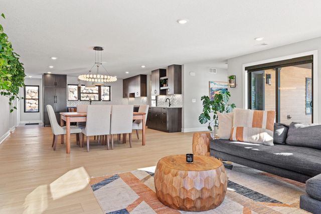 1084 Autumn Oak Lane, Hudson, WI 54016