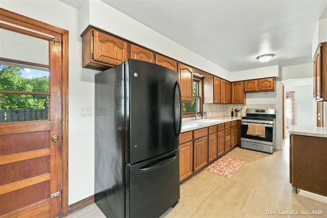 2029 Southland Drive, Muskegon, MI 49442