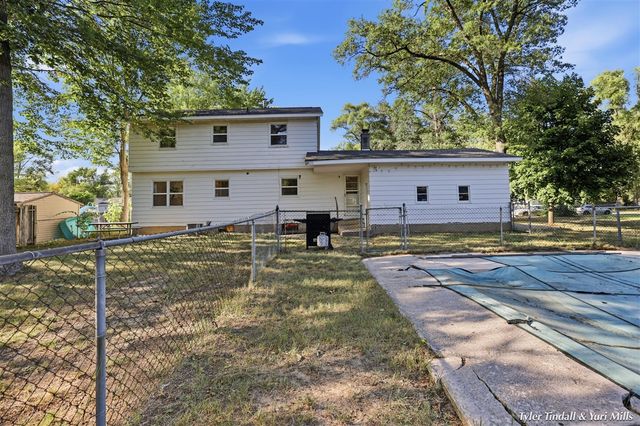 2029 Southland Drive, Muskegon, MI 49442