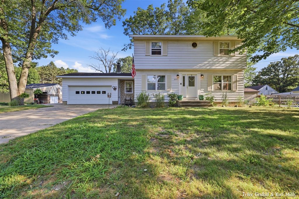 2029 Southland Drive, Muskegon, MI 49442