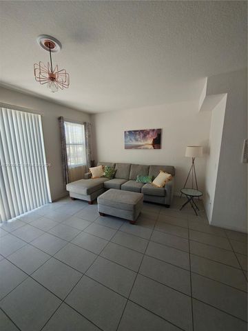 3329 NW 11th Ave 3329, Pompano Beach, FL 33064
