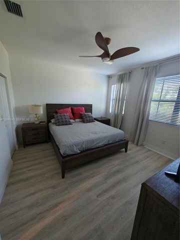 3329 NW 11th Ave 3329, Pompano Beach, FL 33064