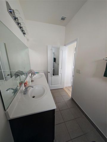 3329 NW 11th Ave 3329, Pompano Beach, FL 33064