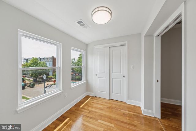 141 NE V STREET, Washington, DC 20002