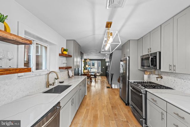 806 DUDLEY ST, Philadelphia, PA 19148