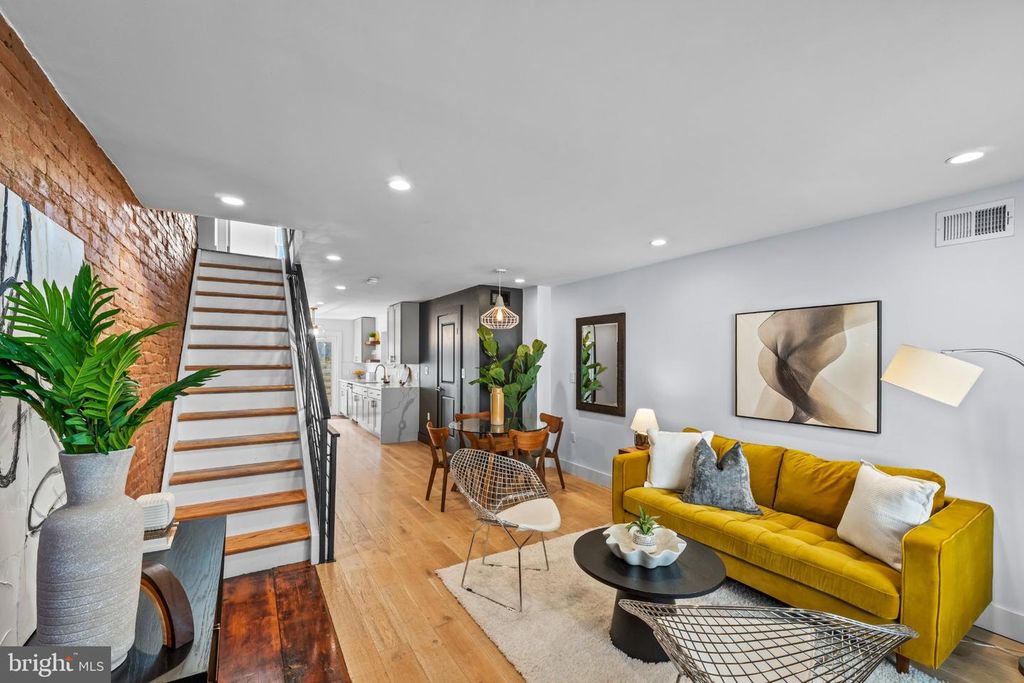 806 DUDLEY ST, Philadelphia, PA 19148