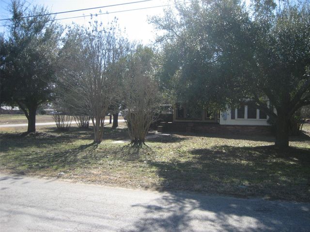 211 S Olive Street, Grapeland, TX 75844