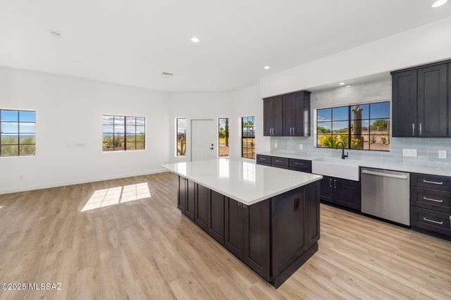 10530 E Escalante Road, Tucson, AZ 85730