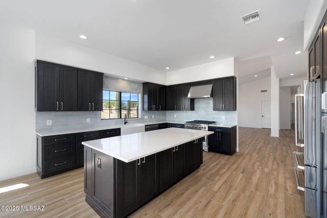 10530 E Escalante Road, Tucson, AZ 85730