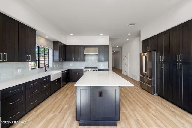 10530 E Escalante Road, Tucson, AZ 85730
