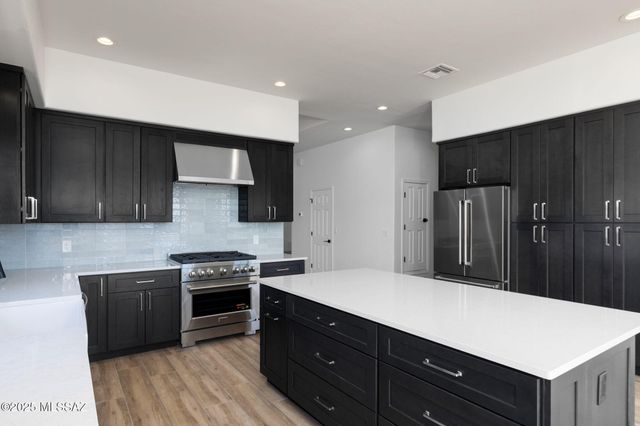 10530 E Escalante Road, Tucson, AZ 85730