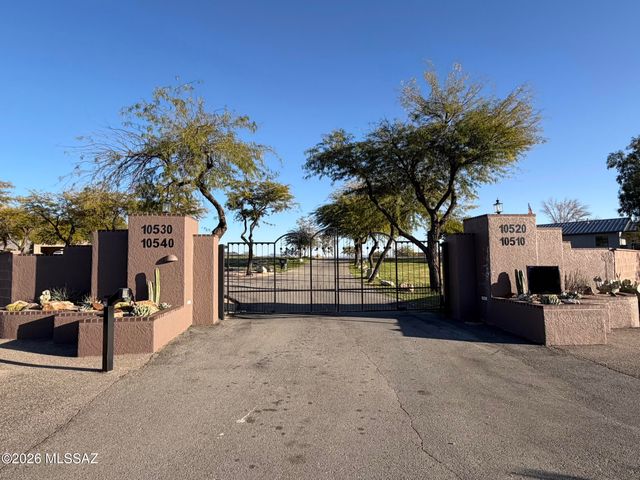10530 E Escalante Road, Tucson, AZ 85730