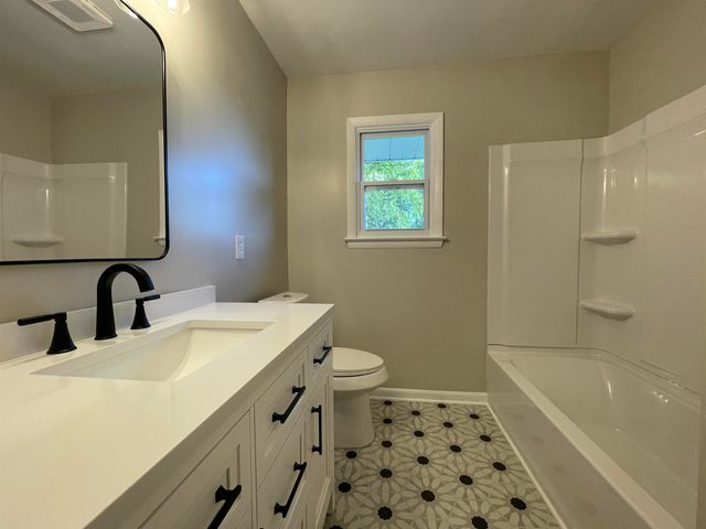 114 E Henry Street, Flushing, MI 48433