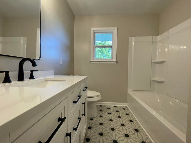 114 E Henry Street, Flushing, MI 48433
