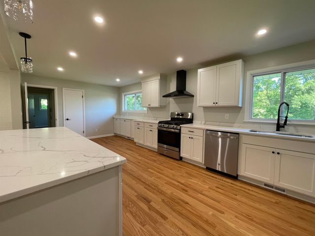 114 E Henry Street, Flushing, MI 48433