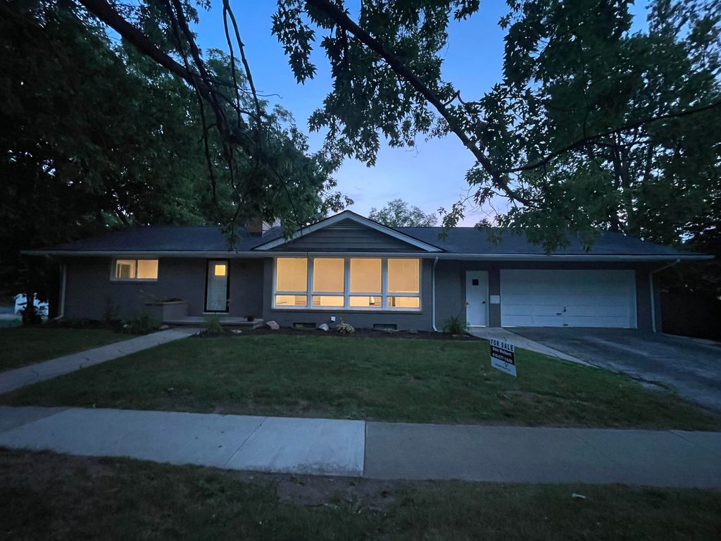 114 E Henry Street, Flushing, MI 48433