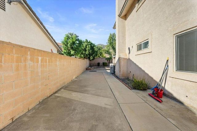 1046 W 57th Street ., San Bernardino, CA 92407