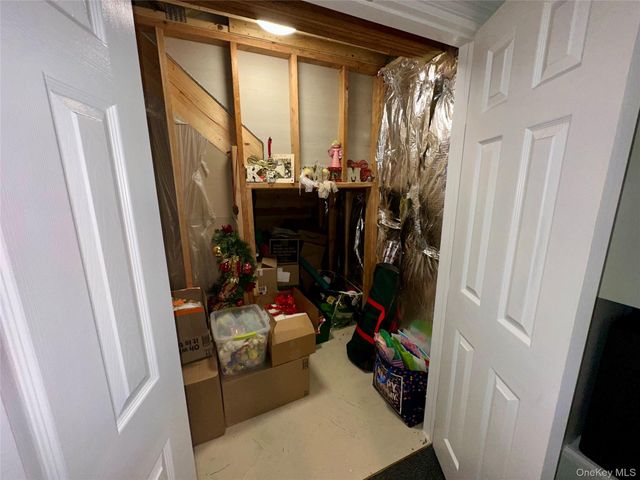 121 Wildwood Circle, Holtsville, NY 11742