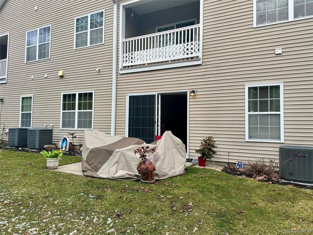 121 Wildwood Circle, Holtsville, NY 11742