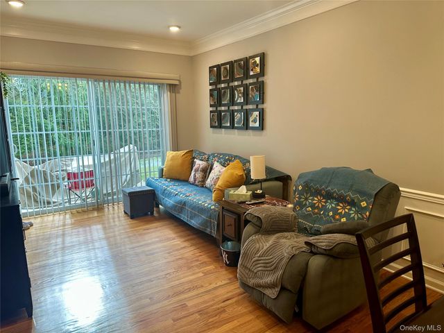 121 Wildwood Circle, Holtsville, NY 11742