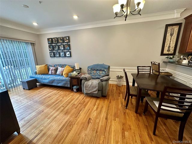 121 Wildwood Circle, Holtsville, NY 11742