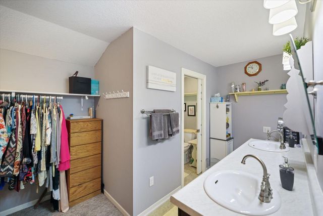 19322 Linnet Street NW, Oak Grove, MN 55011