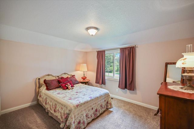 19322 Linnet Street NW, Oak Grove, MN 55011