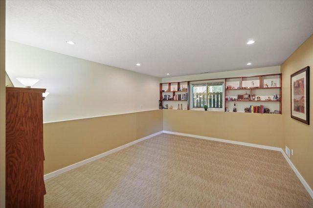 19322 Linnet Street NW, Oak Grove, MN 55011