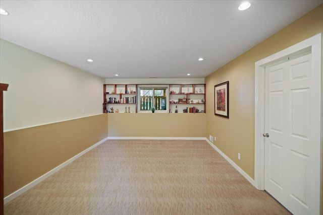 19322 Linnet Street NW, Oak Grove, MN 55011