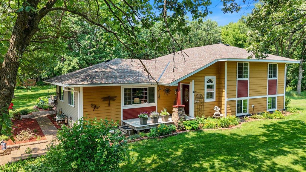19322 Linnet Street NW, Oak Grove, MN 55011