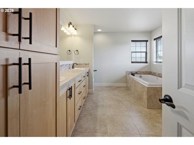 326 Ne 77TH Ave, Hillsboro, OR 97124