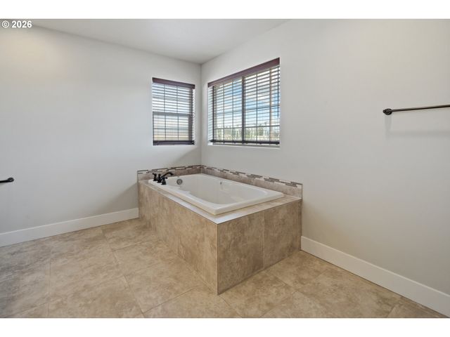326 Ne 77TH Ave, Hillsboro, OR 97124