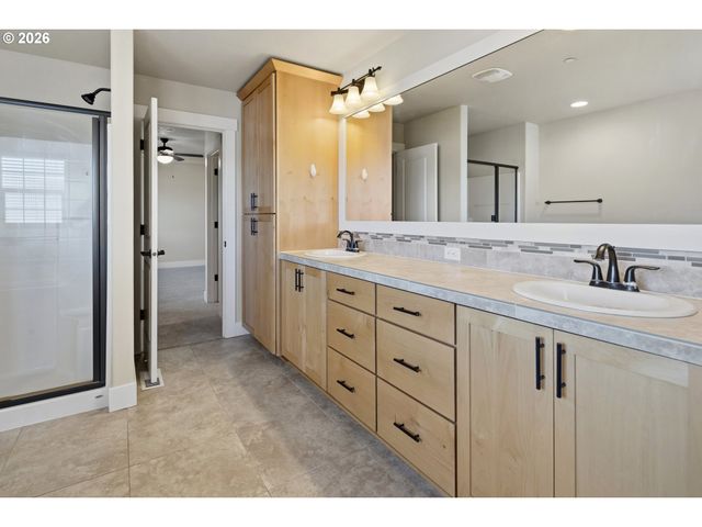 326 Ne 77TH Ave, Hillsboro, OR 97124