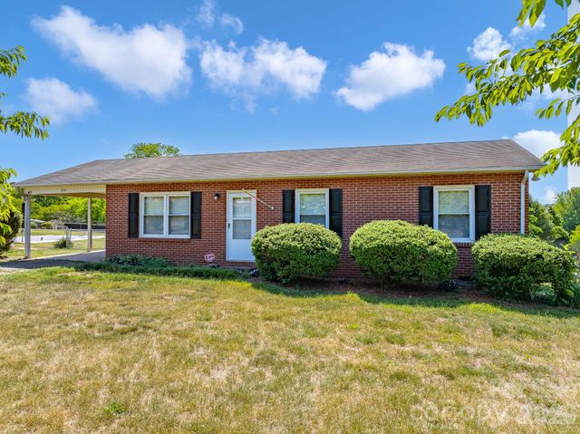 2101 LaMesa Court, Lenoir, NC 28645