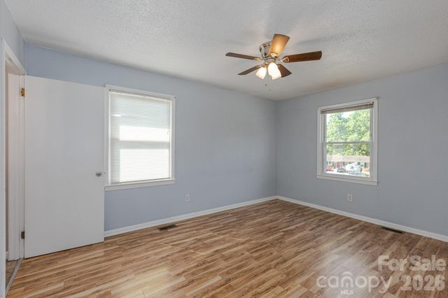 2101 LaMesa Court, Lenoir, NC 28645