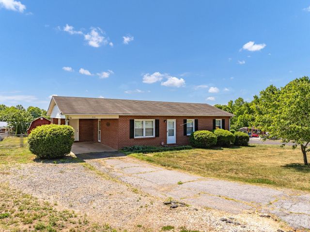 2101 LaMesa Court, Lenoir, NC 28645