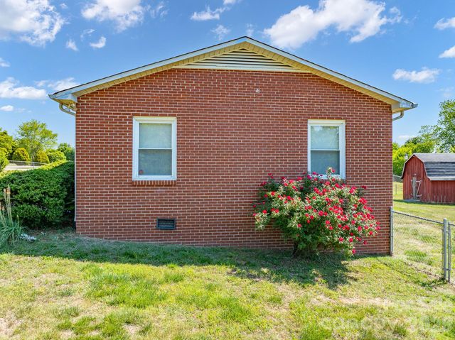 2101 LaMesa Court, Lenoir, NC 28645