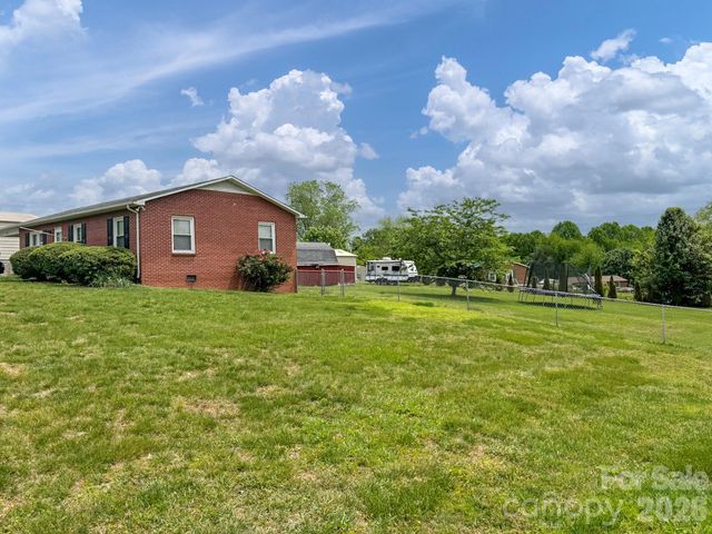 2101 LaMesa Court, Lenoir, NC 28645