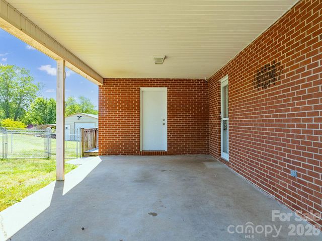 2101 LaMesa Court, Lenoir, NC 28645