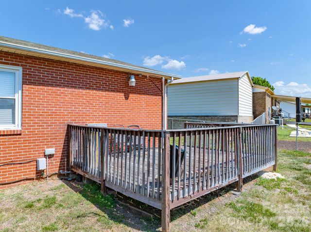 2101 LaMesa Court, Lenoir, NC 28645