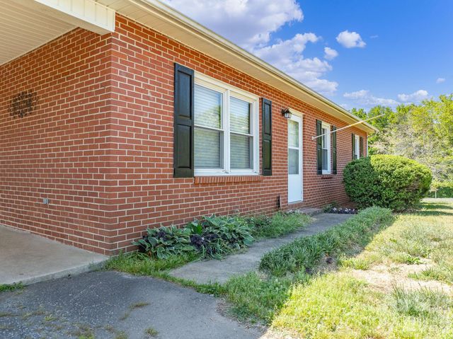 2101 LaMesa Court, Lenoir, NC 28645