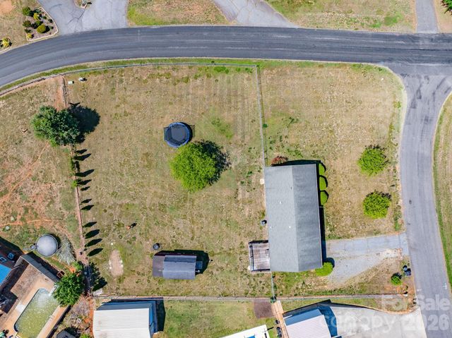 2101 LaMesa Court, Lenoir, NC 28645