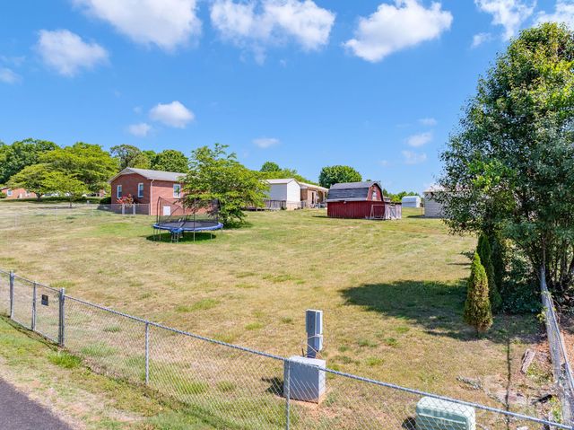 2101 LaMesa Court, Lenoir, NC 28645