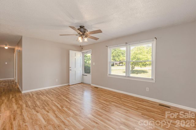 2101 LaMesa Court, Lenoir, NC 28645