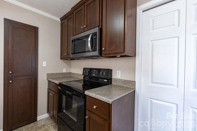 2101 LaMesa Court, Lenoir, NC 28645