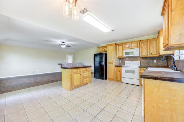 9550 Thousand Oaks Loop, Montgomery, TX 77316