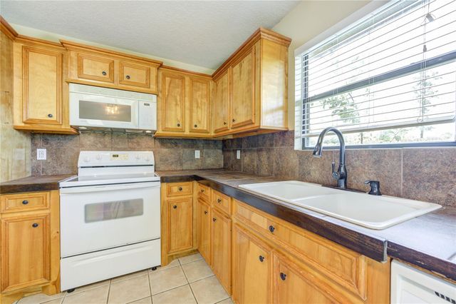9550 Thousand Oaks Loop, Montgomery, TX 77316