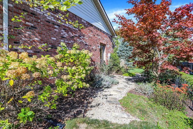 224 W Stoney Trail, Greenfield, IN 46140