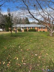 5304 Summer Plains Dr, Mechanicsville, VA 23116