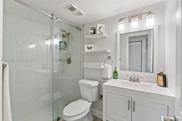 10003 Winding Lake Rd 203, Sunrise, FL 33351
